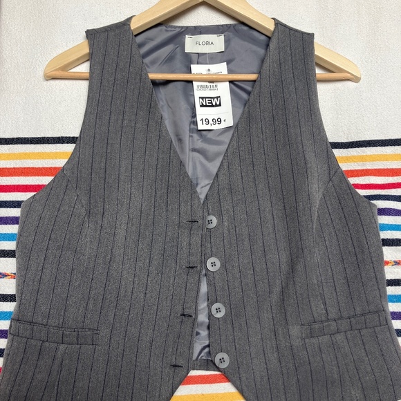 Striped Fitted Vest - Picture 1 of 4